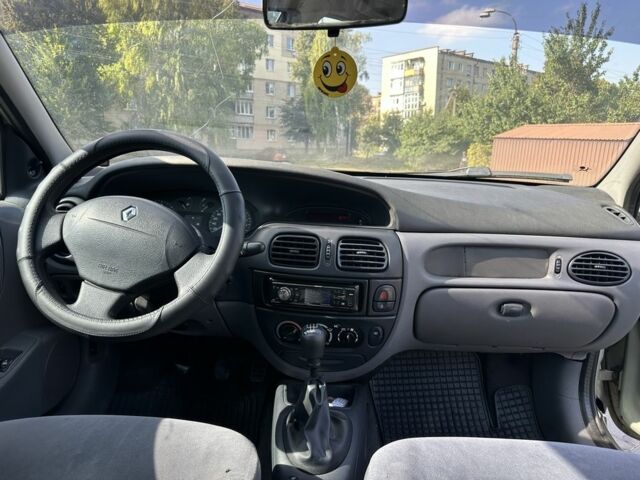Зеленый Рено Меган, объемом двигателя 1.4 л и пробегом 320 тыс. км за 2350 $, фото 6 на Automoto.ua