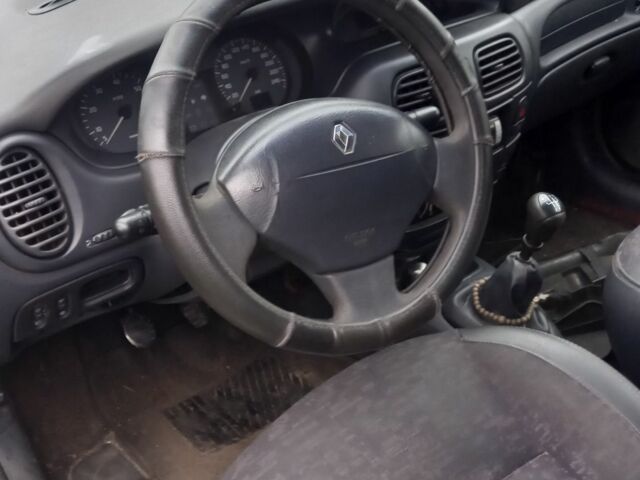 Зеленый Рено Меган, объемом двигателя 1.4 л и пробегом 1 тыс. км за 650 $, фото 6 на Automoto.ua