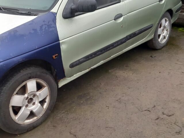 Зеленый Рено Меган, объемом двигателя 1.4 л и пробегом 1 тыс. км за 650 $, фото 3 на Automoto.ua