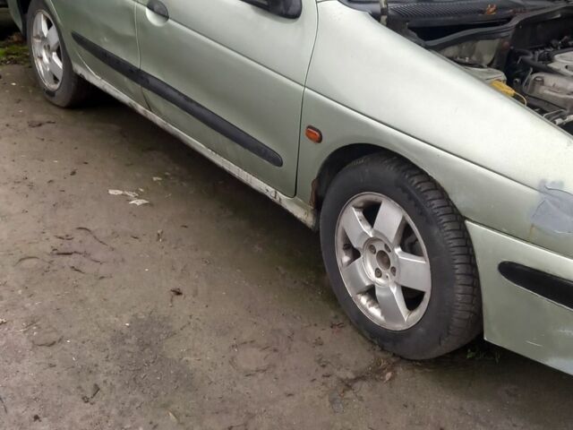 Зеленый Рено Меган, объемом двигателя 1.4 л и пробегом 1 тыс. км за 650 $, фото 1 на Automoto.ua