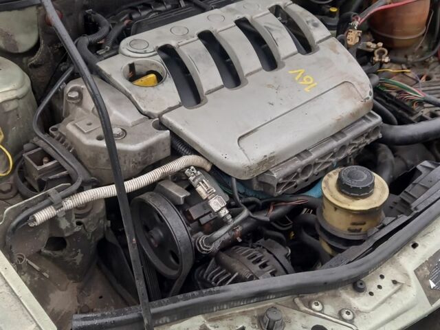 Зеленый Рено Меган, объемом двигателя 1.4 л и пробегом 1 тыс. км за 650 $, фото 7 на Automoto.ua