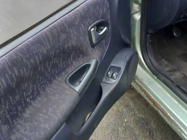 Зеленый Рено Меган, объемом двигателя 1.4 л и пробегом 1 тыс. км за 650 $, фото 5 на Automoto.ua