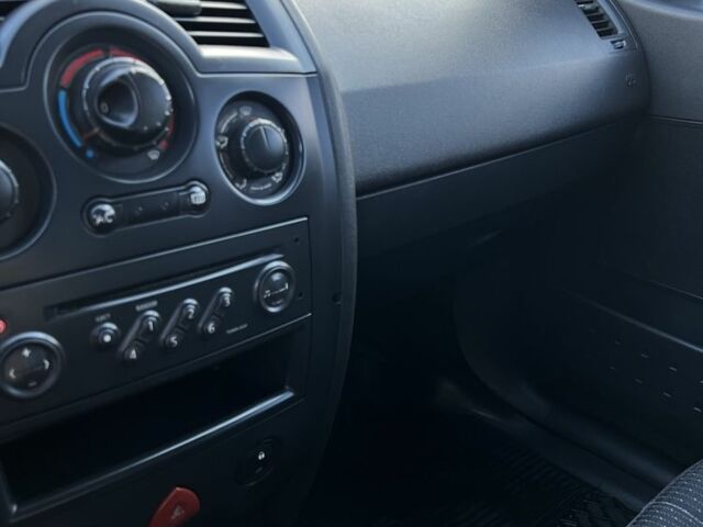 Зелений Рено Меган, об'ємом двигуна 1.4 л та пробігом 258 тис. км за 3800 $, фото 7 на Automoto.ua