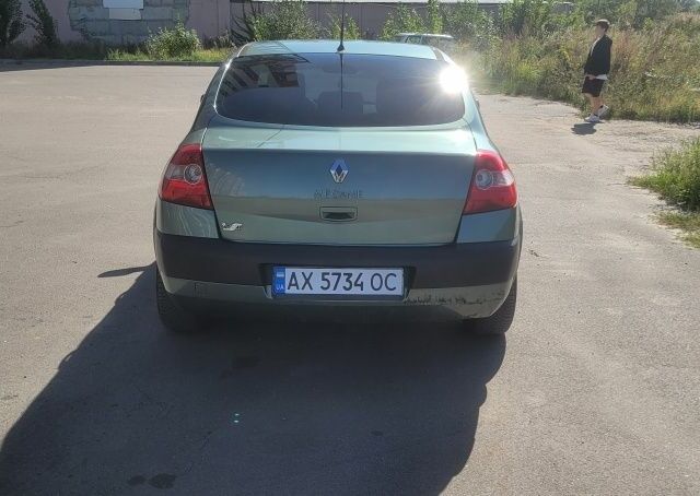Зеленый Рено Меган, объемом двигателя 1.6 л и пробегом 190 тыс. км за 4200 $, фото 7 на Automoto.ua