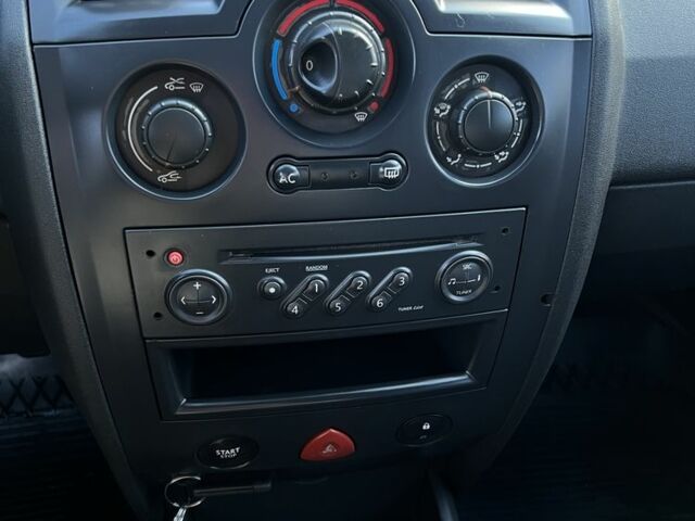 Зелений Рено Меган, об'ємом двигуна 1.4 л та пробігом 258 тис. км за 3800 $, фото 21 на Automoto.ua