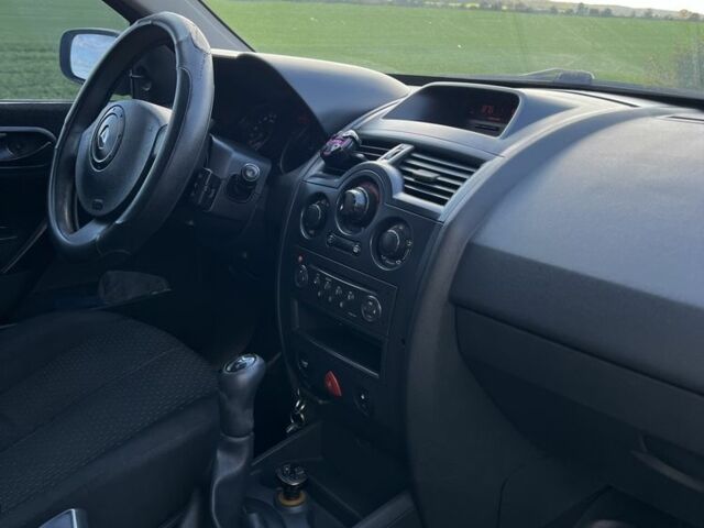 Зелений Рено Меган, об'ємом двигуна 1.4 л та пробігом 258 тис. км за 3800 $, фото 2 на Automoto.ua