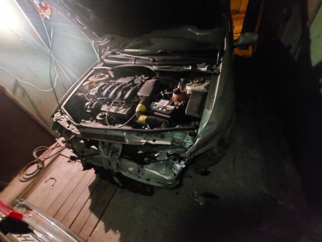 Зелений Рено Меган, об'ємом двигуна 1.6 л та пробігом 167 тис. км за 1900 $, фото 4 на Automoto.ua