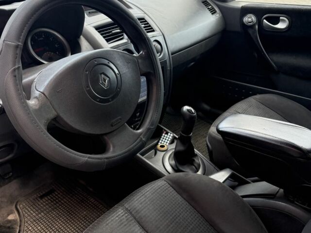 Зеленый Рено Меган, объемом двигателя 1.4 л и пробегом 250 тыс. км за 2650 $, фото 3 на Automoto.ua