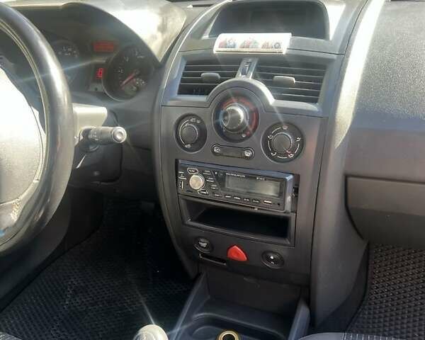Зеленый Рено Меган, объемом двигателя 1.4 л и пробегом 310 тыс. км за 3700 $, фото 7 на Automoto.ua