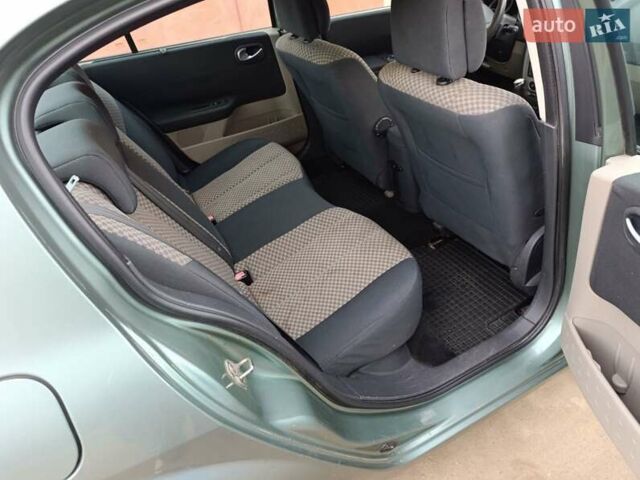 Зелений Рено Меган, об'ємом двигуна 1.39 л та пробігом 240 тис. км за 3700 $, фото 3 на Automoto.ua