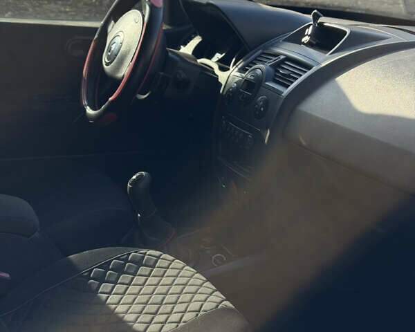 Зелений Рено Меган, об'ємом двигуна 1.6 л та пробігом 307 тис. км за 4000 $, фото 6 на Automoto.ua