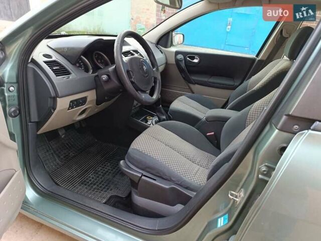 Зелений Рено Меган, об'ємом двигуна 1.39 л та пробігом 240 тис. км за 3700 $, фото 6 на Automoto.ua