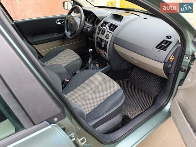 Зелений Рено Меган, об'ємом двигуна 1.39 л та пробігом 240 тис. км за 3700 $, фото 10 на Automoto.ua