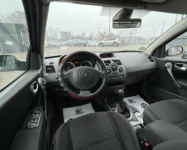 Зеленый Рено Меган, объемом двигателя 1.6 л и пробегом 226 тыс. км за 3700 $, фото 12 на Automoto.ua