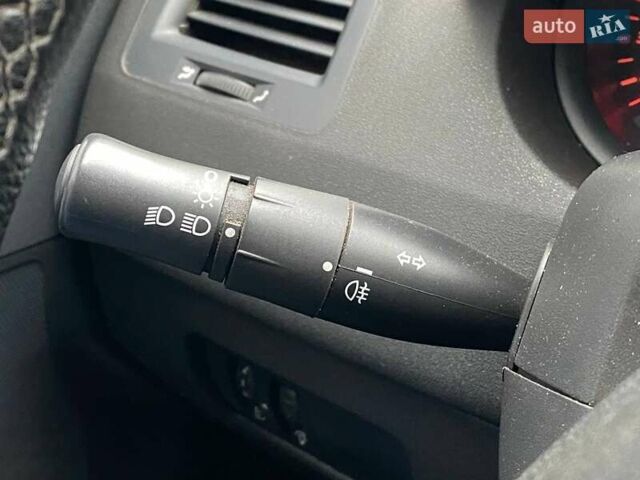 Зелений Рено Меган, об'ємом двигуна 1.39 л та пробігом 240 тис. км за 4790 $, фото 23 на Automoto.ua