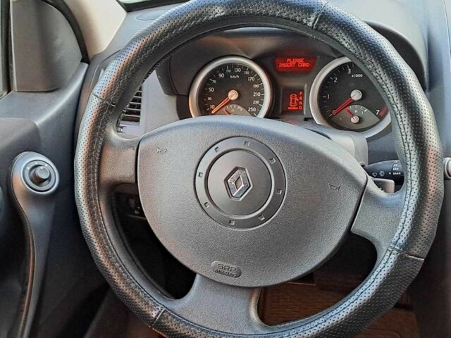 Зеленый Рено Меган, объемом двигателя 1.6 л и пробегом 230 тыс. км за 5740 $, фото 14 на Automoto.ua