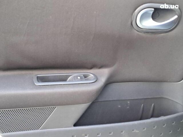 Зеленый Рено Меган, объемом двигателя 1.6 л и пробегом 230 тыс. км за 5740 $, фото 18 на Automoto.ua