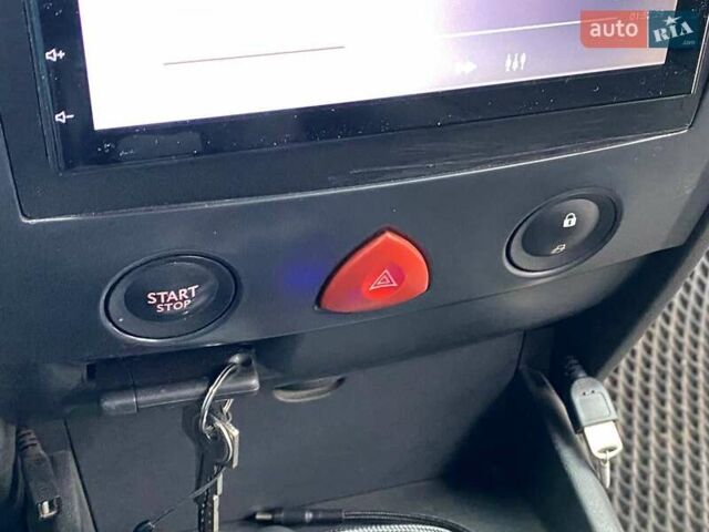 Зелений Рено Меган, об'ємом двигуна 1.39 л та пробігом 240 тис. км за 4790 $, фото 18 на Automoto.ua