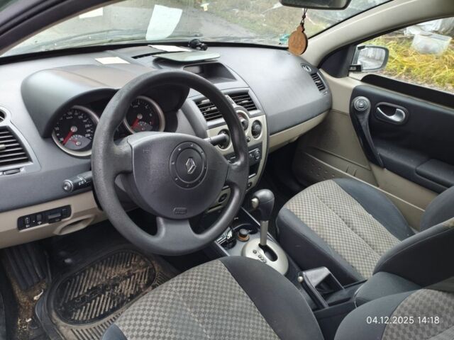 Зеленый Рено Меган, объемом двигателя 1.6 л и пробегом 250 тыс. км за 999 $, фото 3 на Automoto.ua