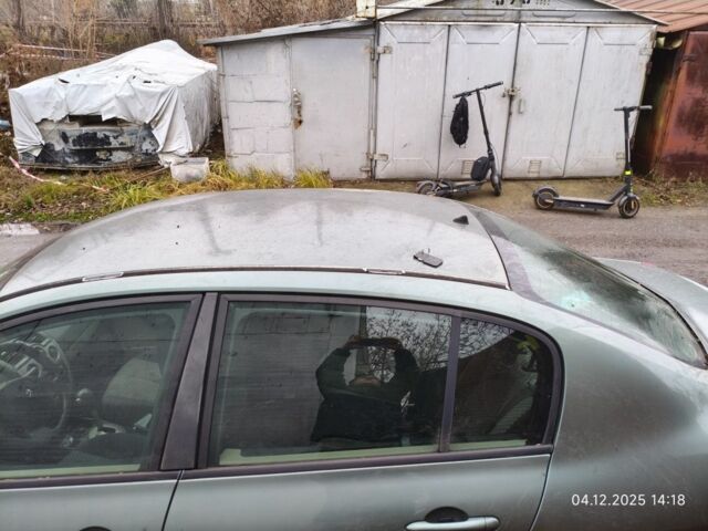 Зеленый Рено Меган, объемом двигателя 1.6 л и пробегом 250 тыс. км за 999 $, фото 6 на Automoto.ua