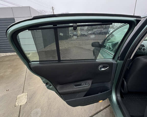 Зеленый Рено Меган, объемом двигателя 1.6 л и пробегом 226 тыс. км за 3700 $, фото 20 на Automoto.ua