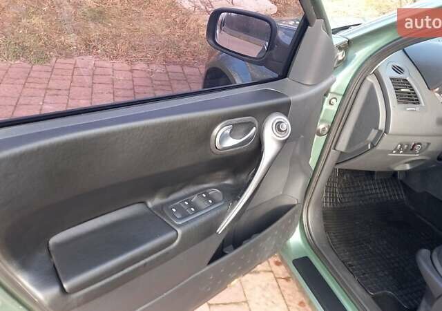 Зеленый Рено Меган, объемом двигателя 1.6 л и пробегом 271 тыс. км за 5300 $, фото 5 на Automoto.ua