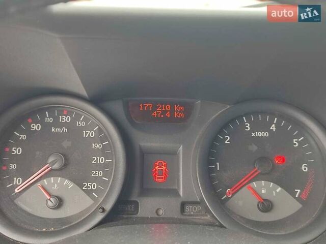 Зеленый Рено Меган, объемом двигателя 1.4 л и пробегом 178 тыс. км за 4000 $, фото 10 на Automoto.ua