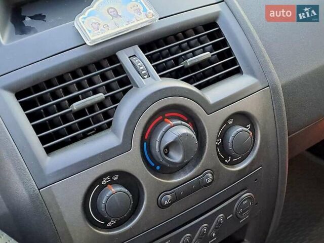 Зеленый Рено Меган, объемом двигателя 1.6 л и пробегом 230 тыс. км за 5740 $, фото 17 на Automoto.ua