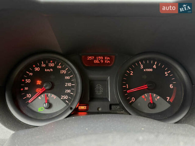 Зеленый Рено Меган, объемом двигателя 1.6 л и пробегом 257 тыс. км за 4500 $, фото 10 на Automoto.ua