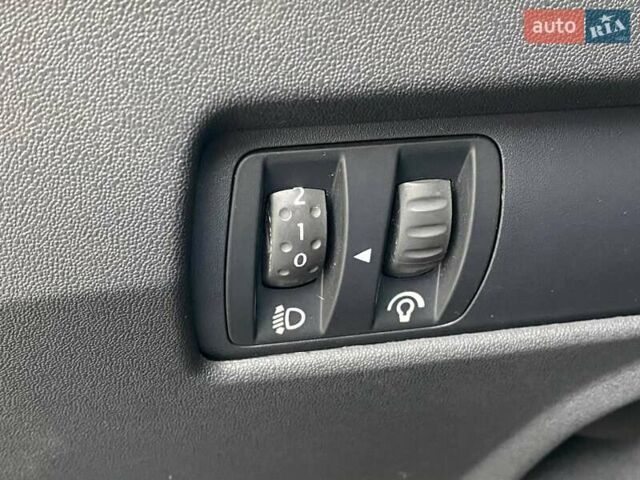 Зелений Рено Меган, об'ємом двигуна 1.39 л та пробігом 240 тис. км за 4790 $, фото 21 на Automoto.ua