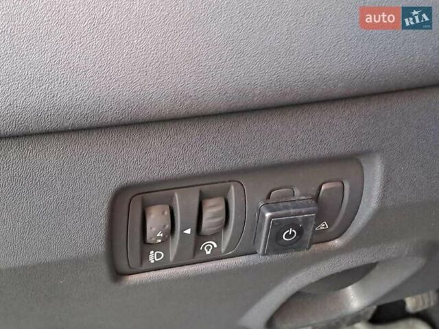 Зеленый Рено Меган, объемом двигателя 1.6 л и пробегом 230 тыс. км за 5740 $, фото 8 на Automoto.ua