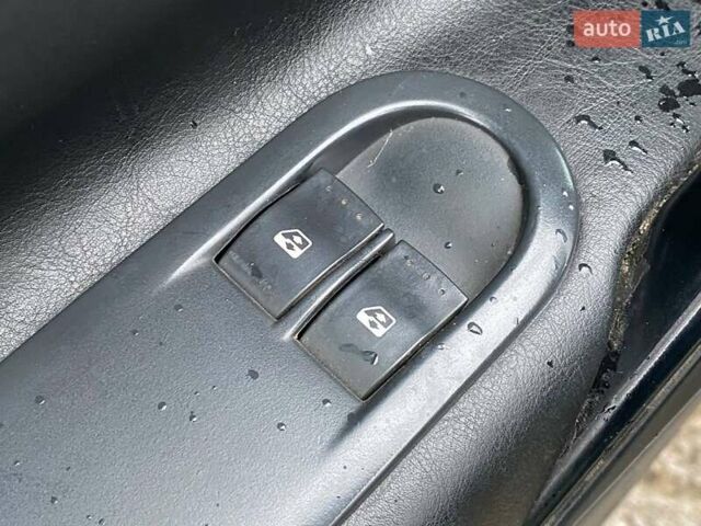 Зелений Рено Меган, об'ємом двигуна 1.39 л та пробігом 240 тис. км за 4790 $, фото 20 на Automoto.ua