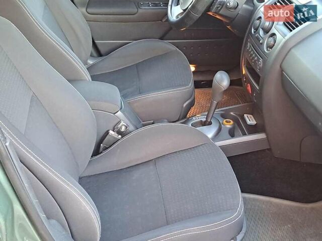 Зеленый Рено Меган, объемом двигателя 1.6 л и пробегом 230 тыс. км за 5740 $, фото 13 на Automoto.ua