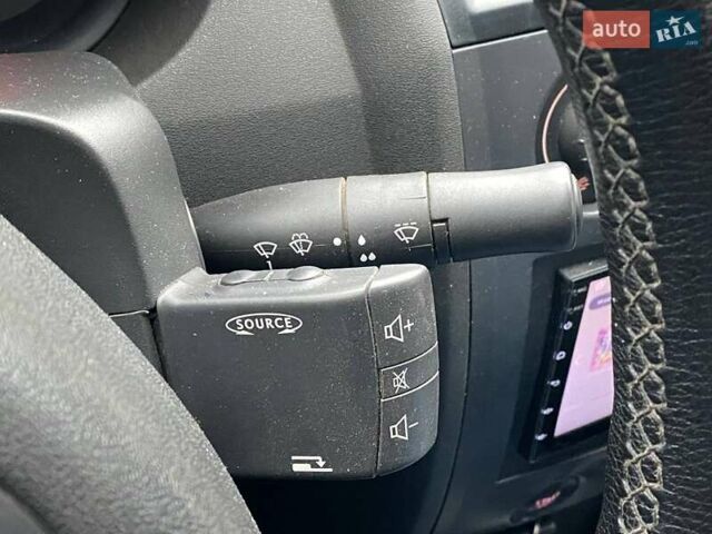 Зелений Рено Меган, об'ємом двигуна 1.39 л та пробігом 240 тис. км за 4790 $, фото 24 на Automoto.ua