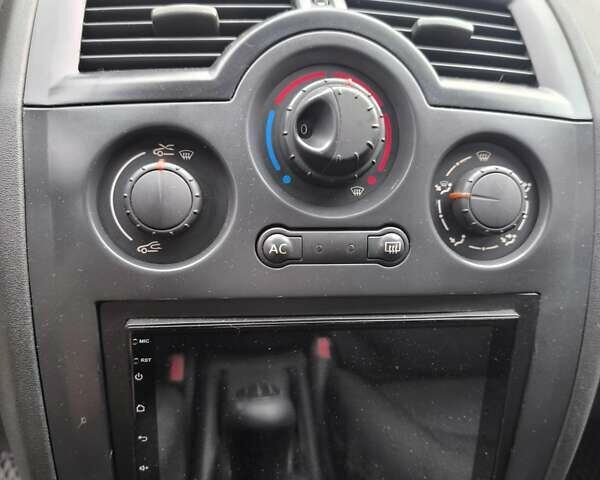 Зелений Рено Меган, об'ємом двигуна 1.39 л та пробігом 240 тис. км за 4250 $, фото 9 на Automoto.ua