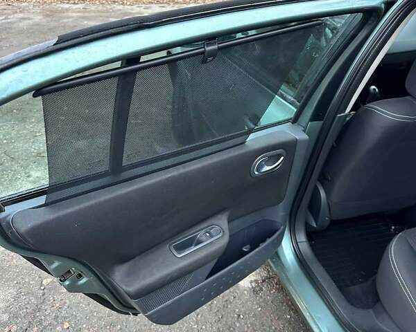 Зелений Рено Меган, об'ємом двигуна 1.6 л та пробігом 226 тис. км за 3800 $, фото 4 на Automoto.ua