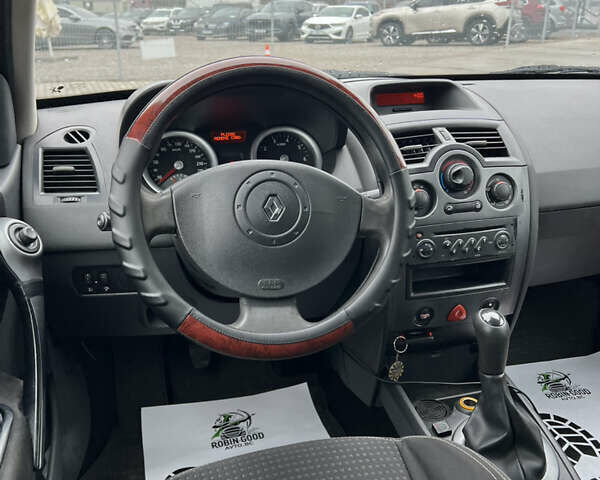 Зеленый Рено Меган, объемом двигателя 1.6 л и пробегом 226 тыс. км за 3700 $, фото 13 на Automoto.ua