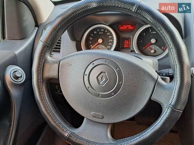 Зеленый Рено Меган, объемом двигателя 1.6 л и пробегом 230 тыс. км за 5740 $, фото 15 на Automoto.ua