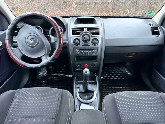 Зеленый Рено Меган, объемом двигателя 1.6 л и пробегом 226 тыс. км за 3800 $, фото 6 на Automoto.ua