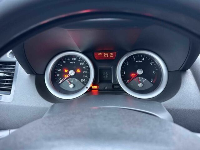 Зеленый Рено Меган, объемом двигателя 1.6 л и пробегом 226 тыс. км за 3800 $, фото 14 на Automoto.ua