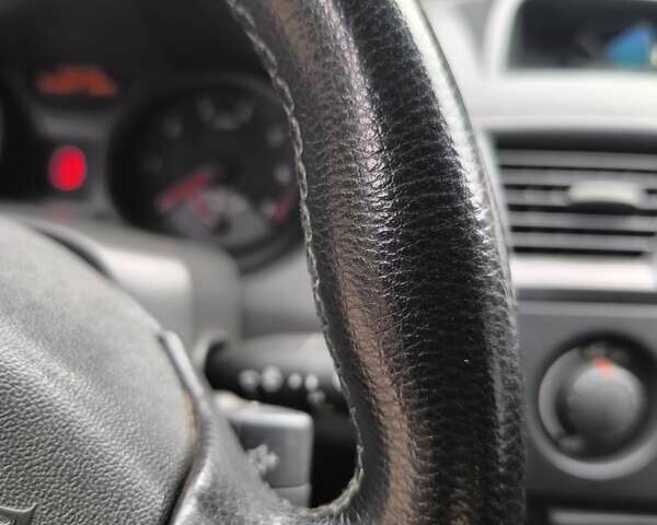 Зелений Рено Меган, об'ємом двигуна 1.39 л та пробігом 240 тис. км за 4250 $, фото 2 на Automoto.ua