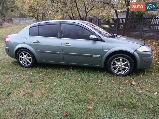Зеленый Рено Меган, объемом двигателя 1.6 л и пробегом 301 тыс. км за 3600 $, фото 3 на Automoto.ua