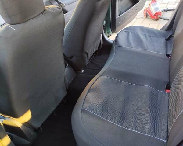 Зеленый Рено Меган, объемом двигателя 1.39 л и пробегом 180 тыс. км за 4499 $, фото 7 на Automoto.ua