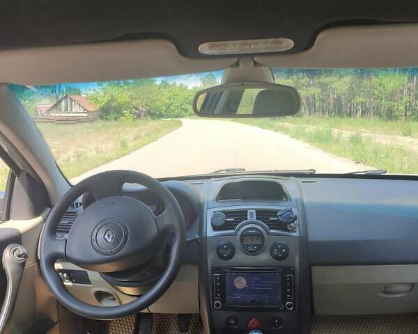 Зеленый Рено Меган, объемом двигателя 1.6 л и пробегом 205 тыс. км за 4100 $, фото 6 на Automoto.ua