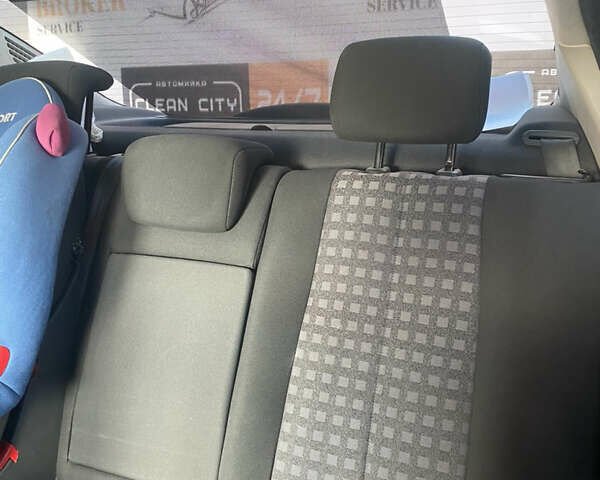 Зеленый Рено Меган, объемом двигателя 1.6 л и пробегом 170 тыс. км за 5200 $, фото 10 на Automoto.ua