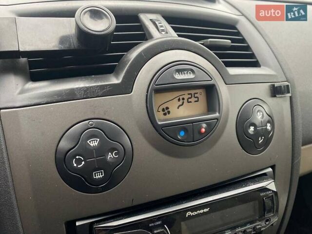 Рено Меган 2007 в Киеве на Automoto.ua Зеленый Рено Меган, объемом двигателя 1.6 л и пробегом 346 тыс. км за 3990 $, фото 25 на Automoto.ua