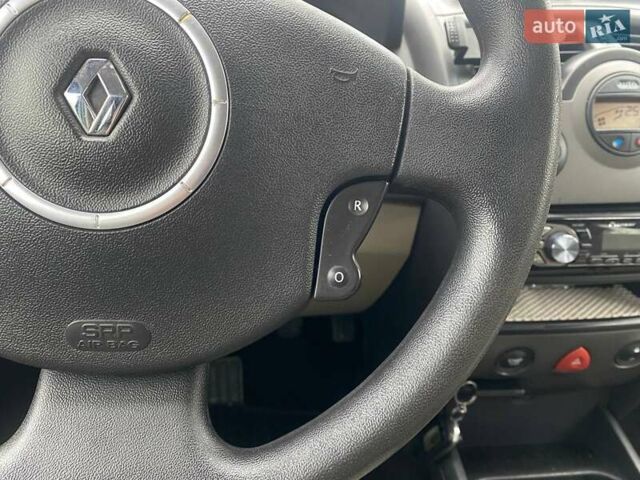 Рено Меган 2007 в Киеве на Automoto.ua Зеленый Рено Меган, объемом двигателя 1.6 л и пробегом 346 тыс. км за 3990 $, фото 20 на Automoto.ua