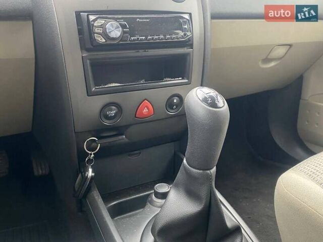 Рено Меган 2007 в Киеве на Automoto.ua Зеленый Рено Меган, объемом двигателя 1.6 л и пробегом 346 тыс. км за 3990 $, фото 26 на Automoto.ua
