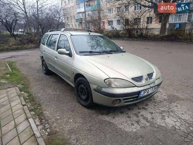 Зеленый Рено Меган, объемом двигателя 0 л и пробегом 299 тыс. км за 1000 $, фото 1 на Automoto.ua