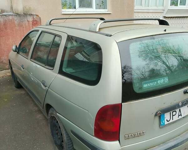 Зеленый Рено Меган, объемом двигателя 1.9 л и пробегом 320 тыс. км за 1200 $, фото 4 на Automoto.ua